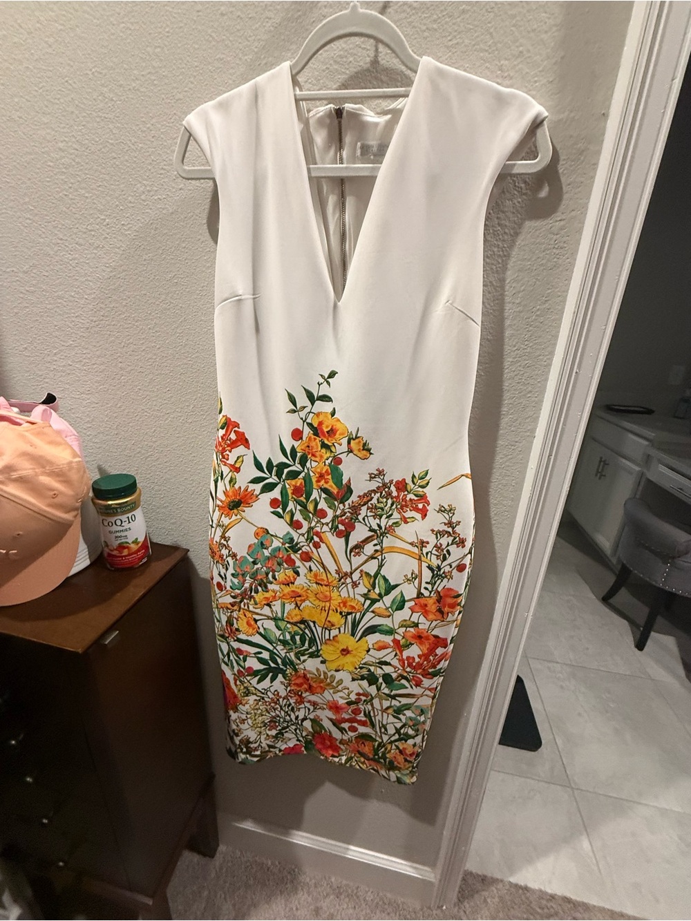 White Floral V-Neck Sheath Dress